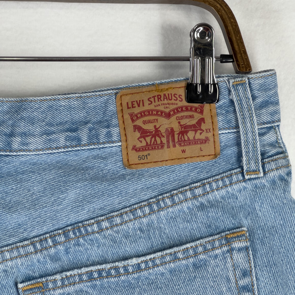 Levi's Premium 501 Light Wash Denim Retro Shorts Women's Size 30 Y2K 100% Cotton - Picture 10 of 11